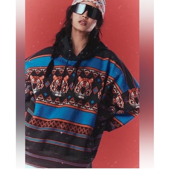 Free People Movement Sprint To The Finish Hoodie Printed Tiger Knit Black M NWT - Picture 3 of 11